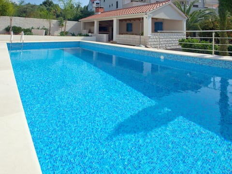 Swimming Pool, Property, Real Estate, Leisure, House, Building, Villa, Grass, Floor, Estate