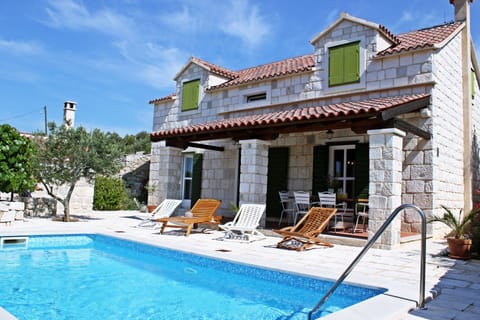 Swimming pool, exterior