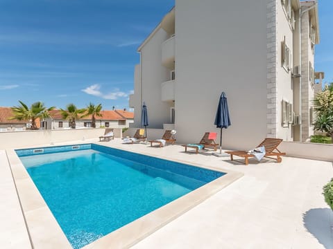Property, Swimming Pool, Building, House, Real Estate, Azure, Vacation, Villa, Estate, Home