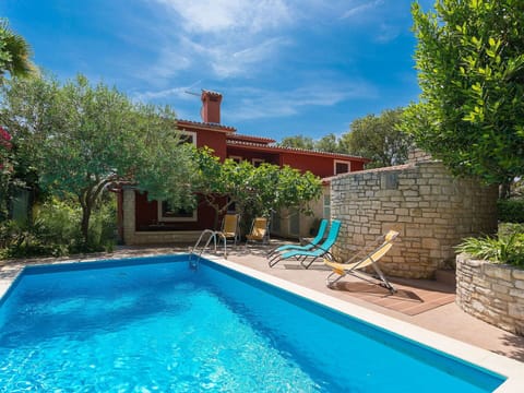 Swimming Pool, Property, Real Estate, House, Building, Leisure, Backyard, Azure, Home, Estate