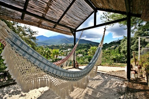 Hammock hut