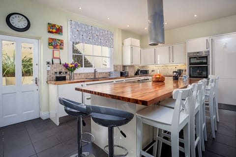 Large contemporary kitchen (Lower Ground Floor) with island and 7 bar stools