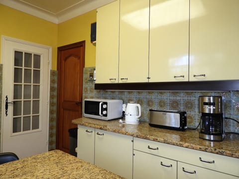 Provencal cuisine with breakfast area