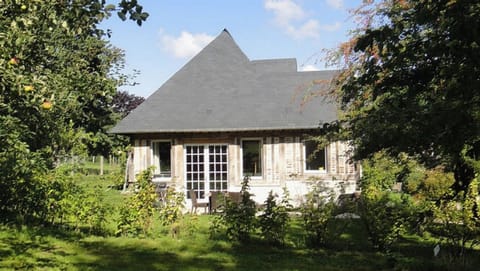 cottage for 4/5 people, in a very nice environment .