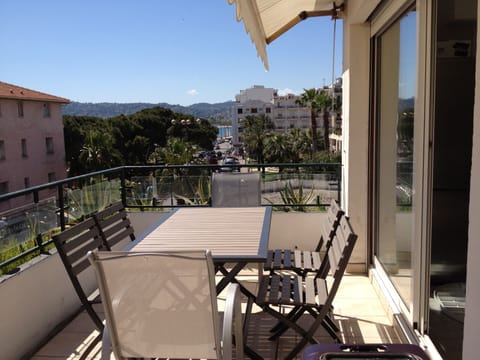 Large terrace, 20 sq.mtrs, south exposure