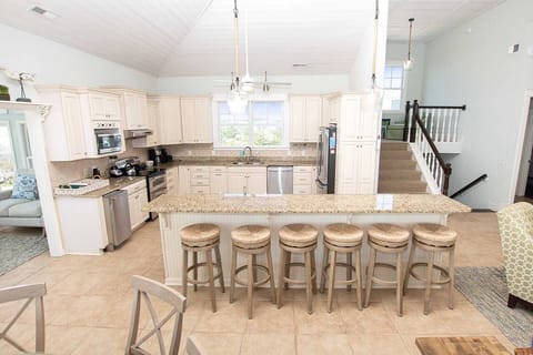 Well equipped kitchen area seats 22 for dining