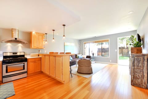 This amazing tranquil beach cottage will not disappoint. It`s the perfect spot for your vacation