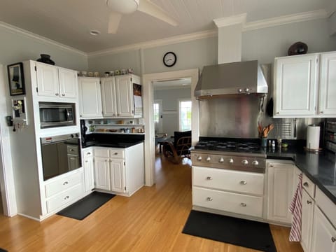 Kitchen with 6 burner gas stovetop