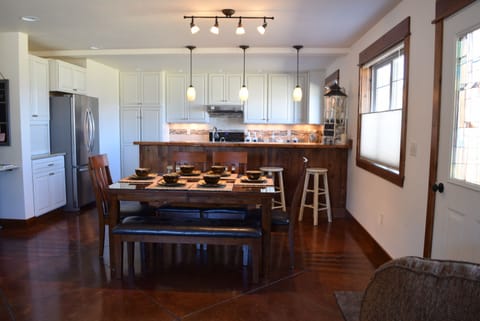 Dining Area and Breakfast Bar
