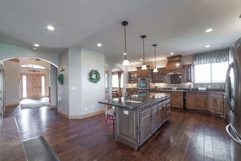 Kitchen - Front Entry