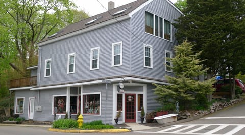 Stony Creek Depot is a corner property.