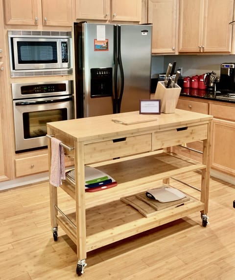 Kitchen island work space
