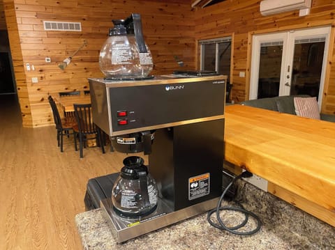 Restaurant-grade Bunn brewer makes coffee much faster than your typical brewer 