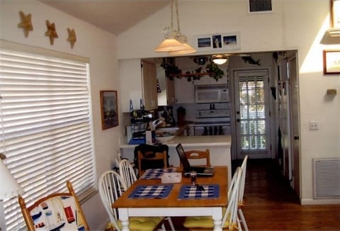 DINNING AND KITCHEN AREA