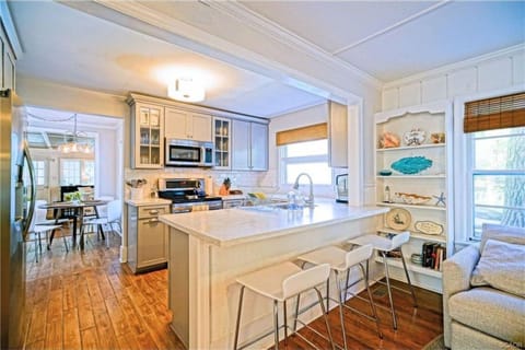 Kitchen island seatting