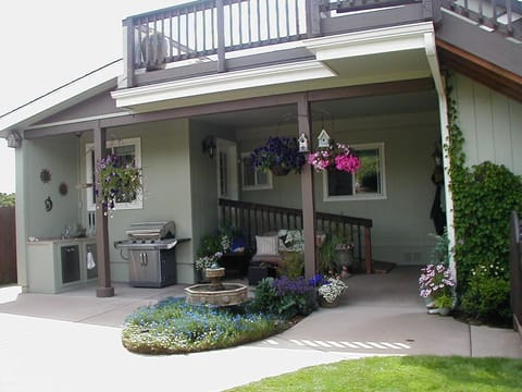 back view with stairs  to the right  to access upper deck