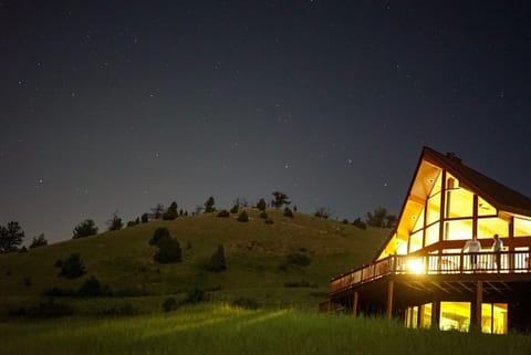 Bear Canyon Retreat: Summertime Nightfall