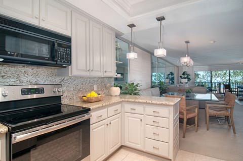 Even in the kitchen you will enjoy the ocean view