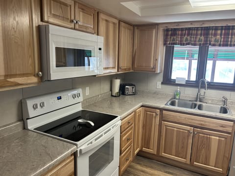 Kitchen off of the dining room. Coffee pot,microwave,dishwasher,stove & fridge.