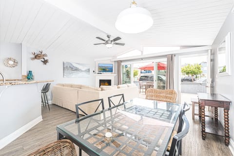 This beach house is quintessential Newport - simple, yet, bright and cheery with plenty of space to soak up the California sun.