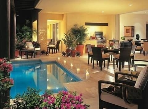 A perfect, private lanai for sunsets and relaxing.