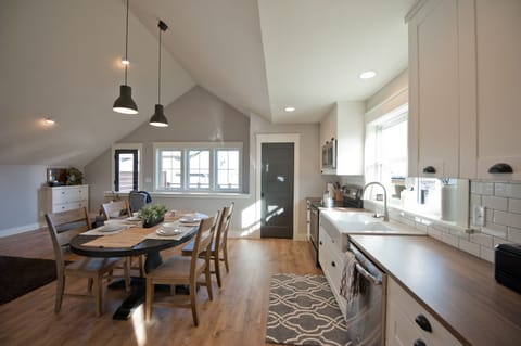 Dining for 4, walk in pantry