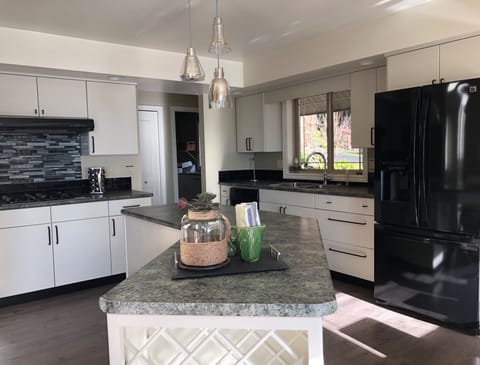 kitchen has lots of room for cooks and helpers