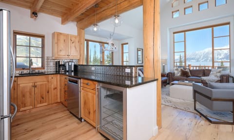 Mountain Home 5 Derringer, Kitchen, 1