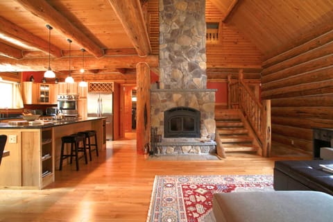 Open great room, dining room and kitchen area, ideal for large groups