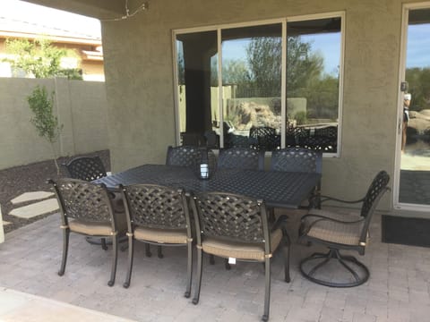 Backyard Outdoor Dining