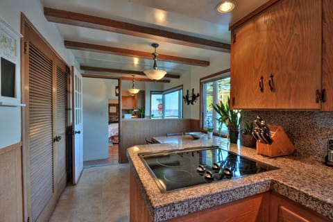 Kitchen and eat in dining area.