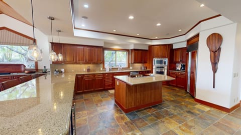 Large extremely well equipped kitchen for the gourmet chef in all of us - spices and oils included