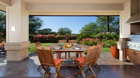 Enjoy alfresco meals on the covered lanai