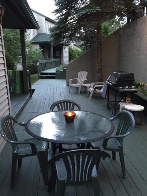   Entrance/ Front deck 