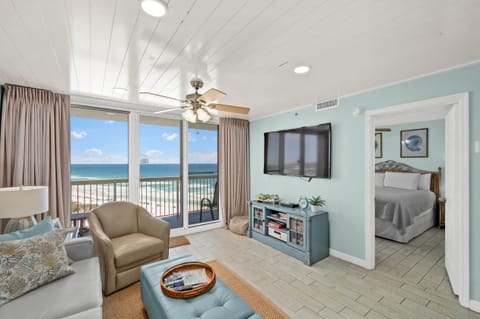 Living area with direct ocean view & queen sleeper sofa 