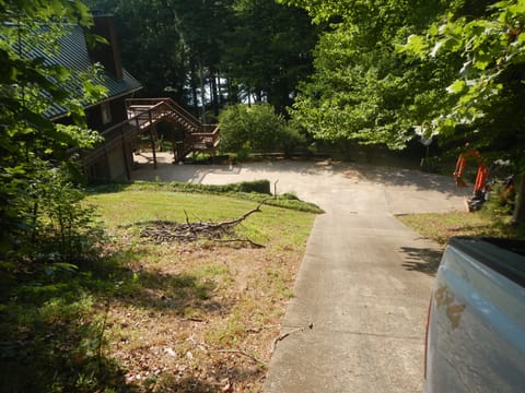 The drive way, like others many others in the area, is steep.