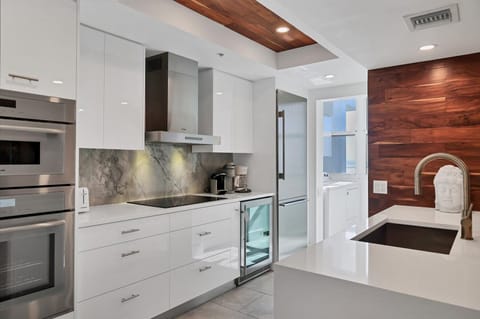 Inn On The Beach 1307 by FVC - Kitchen