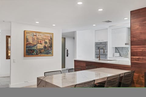 Inn On The Beach 1307 by FVC - Dining and Kitchen