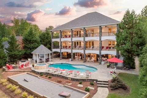 The MacDaddy is Lake Gaston's #1 ranked vacation & corporate retreat home!👌