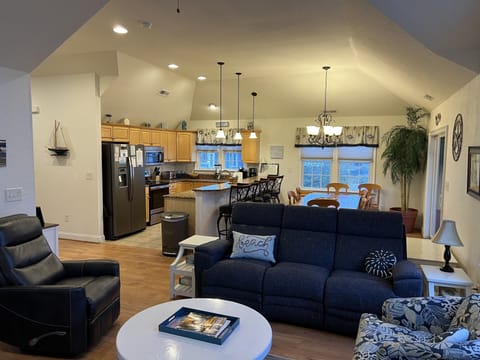 Great room w/Kitchen