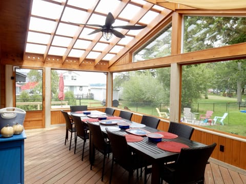 Outdoor dining