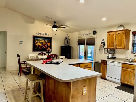 Large n spacious working area in the kitchen!