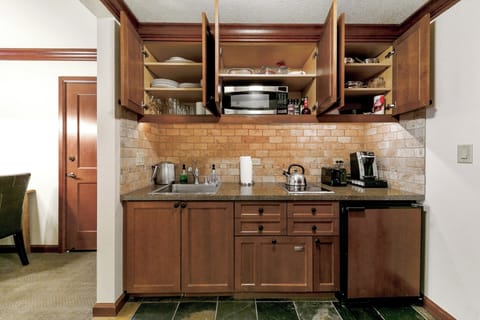 Kitchenette with 2 burners cooktop, dishwasher, microwave, half fridge & toaster