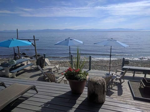 Private beach area, west facing, amazing sunsets!