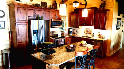 Well-equipped, beautiful kitchen...