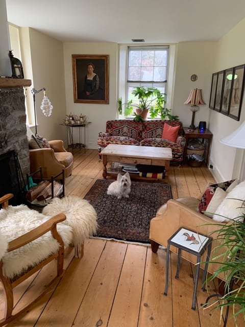 Living room, with baby grand piano that you can't see!
