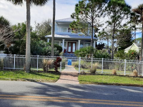 Fenced yard on Riverside Drive facing River 