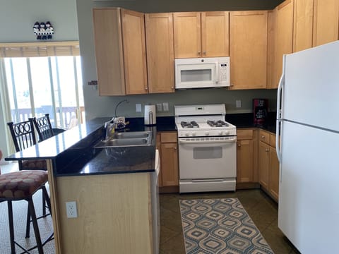 Fully stocked kitchen - Cook, Bake, Barbecue to your hearts content