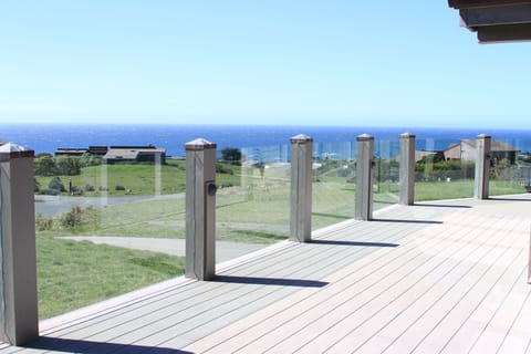 SPACIOUS DECK:  Beautiful Ocean Views!!(2nd Floor)