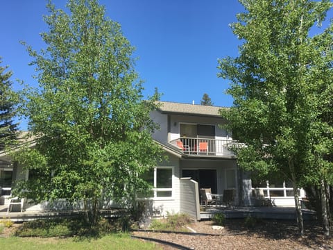 View from the golf course to the back deck, hot tub and balcony.